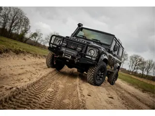 Land Rover Defender 2.2 Tdci Station Wagon (bj 2015)