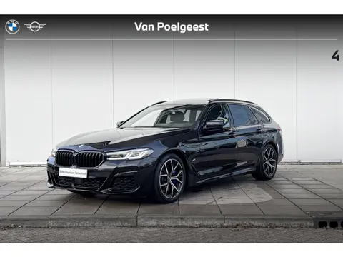 BMW 5 Serie Touring 540i xDrive M-Sport / Trekhaak Electrisch / Glazen dak / Lederen Dashboard / Dri