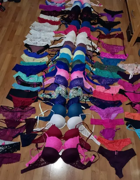 Gebruikte Strings maat M en BH's D75 pakket t.me/CSSAMISS