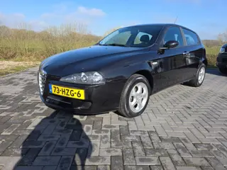 Alfa Romeo 147 1.6 T.Spark Veloce Progression nieuwe APK!