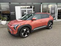 Kia EV3 Plus Advanced 81.4 kWh // Info Roel 0492-588951 19inch  // PanoDak // Leder info Roel 0492-5