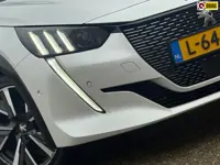 Peugeot 208 1.2 PureTech GT Automaat - Blanc Nacre - Camera/Carplay/3D Dash