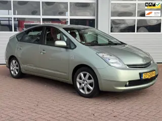 Toyota Prius 1.5 VVT-i Business Edition -Trekhaak-Keyless