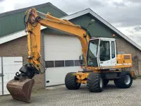 Liebherr A900 (bj 1995)