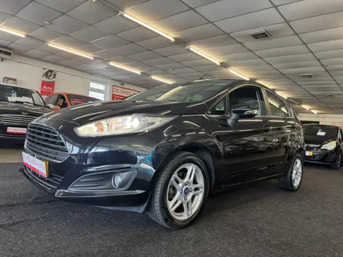 Ford Fiesta 1.0 EcoBoost Titanium. Cruise/climate, Distr v.v, bt/usb/aux en goed onderhouden!