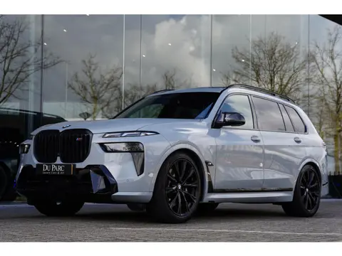 BMW X7 M 60 I X DRIVE 6 P / Individual / Sky Lounge / BTW