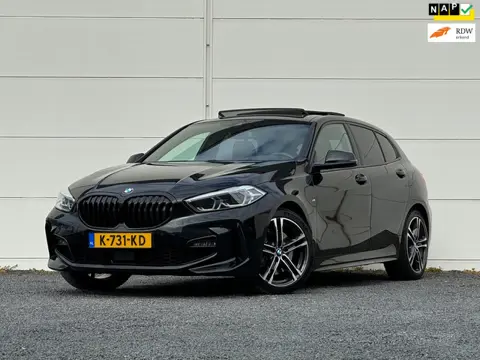 BMW 1-serie 120i High Exe Org NL M-Sport Pano Leer Apple carplay Dealer onderhouden van de 1e eigena