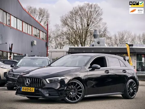 Mercedes-Benz A-klasse 180 Business Solution AMG // APP CONNECT / CAMERA / LED / AUTOMAAT / NAP