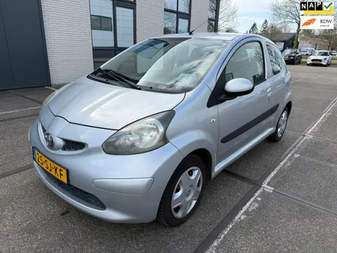 Toyota Aygo 1.0-12V + / APK / NAP/EERSTE EIGENAAR / ELEK RAMEN / 5DRS / GOED ONDERHOUDEN / MEENEEM P