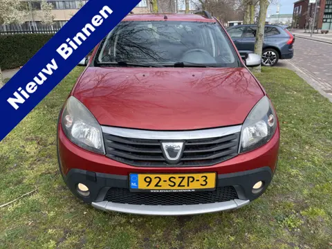 Dacia Sandero 1.6 Stepway LPG Zuinig hoge zit AIRCO nap nl auto motor kap wat blanke lak af zie foto