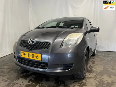 Toyota Yaris 1.3 VVTi Sol - Schade