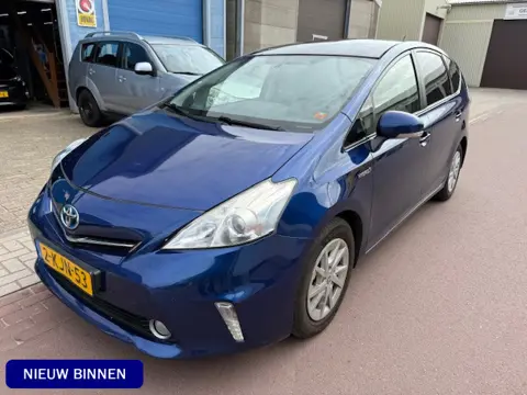 Toyota Prius Wagon 1.8 Aspiration 7p Camera Panoramadak Navigatie Keyless etc Motor trilt soms, verm
