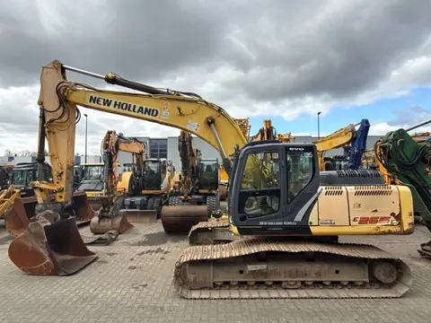 New Holland E265C (bj 2011)