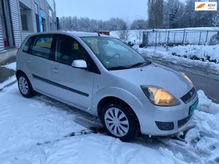 Ford Fiesta 1.4-16V Ambiente airco onderhoudsboekjes 5 deurs hoge instap zeer mooie auto met veel ex