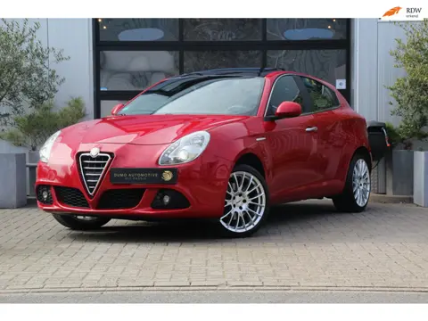 Alfa Romeo Giulietta 1.4 Turbo Turismo -170 PK - TREKHAAK - PANORAMADAK - PDC - XENON - CRUISE CONTR