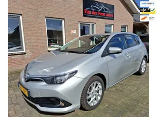 Toyota Auris 1.2T Aspiration. Dealer onderhouden! Zeer netjes en luxe. O.a. camera, afn. trekhaak, c