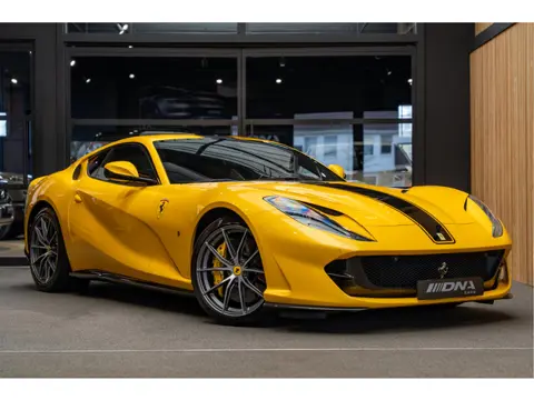 Ferrari 812 V12 Superfast HELE Atelier Full Carbon 6.5 V12 Superfast Giallo Triplo Painted Stripe