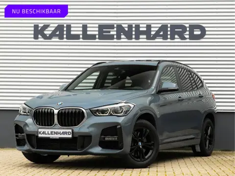 BMW X1 sDrive20i M-Sport - Pano - Trekhaak - Memoryzetel - Camera - Harman Kardon
