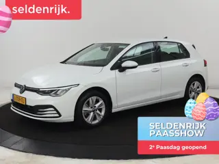 Volkswagen Golf 1.0 eTSI Life | Carplay | Sfeerverlichting |  Adaptive cruise | Navigatie | Parkeerh