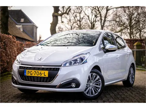 Peugeot 208 1.2 PureTech Allure Parelmoer Camera Navi 16"