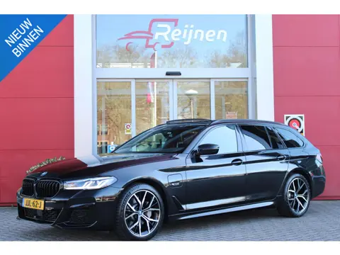 BMW 5-serie Touring 530e 292PK xDrive M-SPORT BUSINESS EDITION PLUS | PANORAMA SCHUIF/KANTEL DAK | H