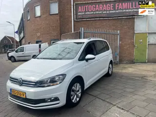 Volkswagen Touran 1.6 TDI SCR Connected Series