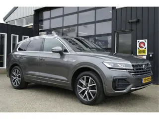 Volkswagen Touareg 3.0 TDI R-Line Automaat | NL-Auto | Trekhaak | Dealer Onderhouden | Carplay | Cam