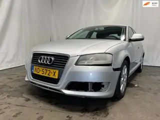 Audi A3 Sportback 1.9 TDIe Attraction Pro Line - Front-schade