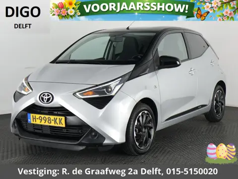 Toyota Aygo 1.0 VVT-i X-Play Bi-Tone Automaat | Apple Carplay & AndroidAUTO | Camera | 1e eigenaar |
