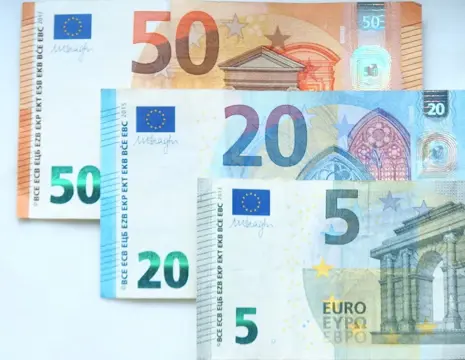 Gezin in Zwolle geld nodig, doe er beiden wat voor!!!