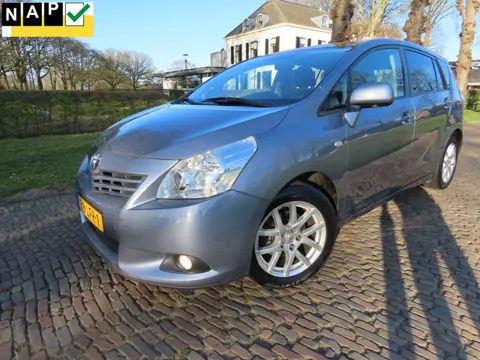 Toyota Verso 1.8 VVT-i Panoramic 7p. Achteruitrijcamera Panoramadak Navigatie Stoelverwarming Keyles