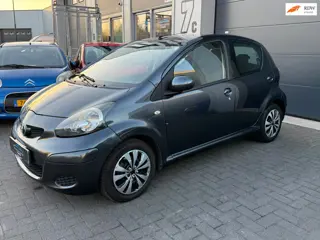 Toyota Aygo 1.0 AIRCO | ELEKTR PAKKET | STOELVERWARMING | APK 03-27 |
