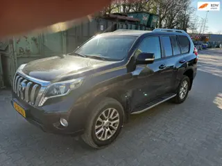 Toyota Land Cruiser 2017 * 2.8 D-4D-F SX Window Van * SIDE BARS * NAVI * GRIJS KENTEKEN *