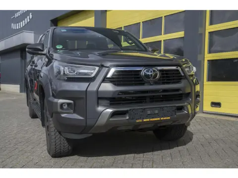 Toyota HiLux 2.8 D-4D Double Cab Invincible
