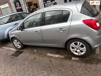 Opel Corsa 1.2-16V Cosmo_Lichte zij schade