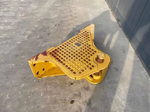 Cat D4 NG Zugtraverse (bj 2026)