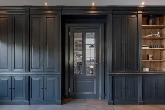 Massief Houten Boekenkast op Maat Inndoors