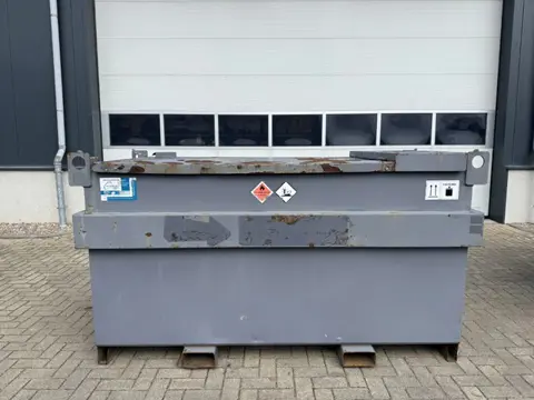 Kiwa IBC Steenbergen 2000 liter IBC Dieseltank Milieutank met handpomp