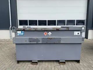 Kiwa IBC Steenbergen 2000 liter IBC Dieseltank Milieutank met handpomp