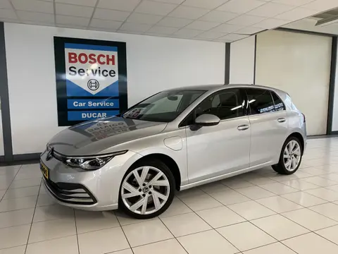 Volkswagen Golf 1.4 eHybrid Style Carplay / Navigatie / Adapt cruise / Sfeerverlichting