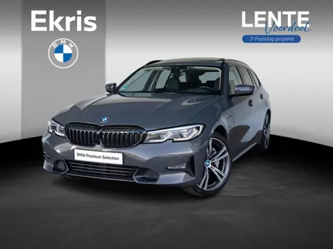 BMW 3 Serie Touring 330e | Innovationspakket | Comfort Access | Achteruitrijcamera | Panoramadak | S
