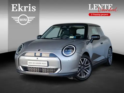 MINI 3-deurs Cooper E Pakket L + Harman-Kardon + Panoramadak + Driving Assist | Lentevoordeel