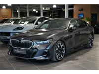 BMW 5 Serie 530e M-sport 299pk Pano Bowers&Wilkins Trekhaak IconicGlow Stoelventilatie