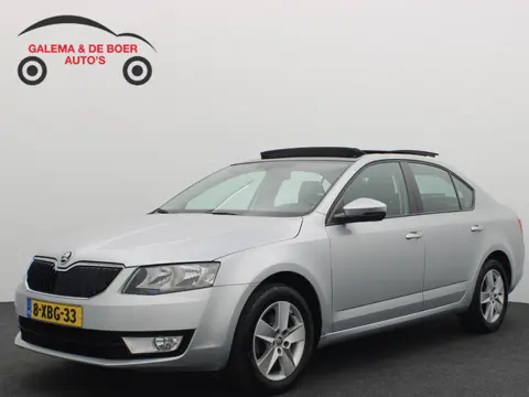 Skoda Octavia 1.2 TSI Greentech Ambition 1STE EIG / PANORAMADAK / TREKHAAK / AIRCO / PDC / BLUETOOTH