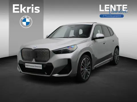 BMW iX1 eDrive20 M Sportpakket Pro | Premium Pack | Comfort Pack | Stuurwielrand Verwarmd | Panorama