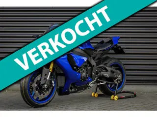 Yamaha Sport R1 200PK 2018 / NIEUWSTAAT / COMPLETE DOCUMENTATIE / DIRECT RIJDEN / AKRAPOVIC / 3DKM