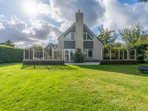 Luxe vakantiehuis met heerlijke ligging aan het water in De Koog
