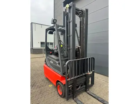 Linde E16-02 1,6 ton elektrische heftruck (bj 2001)