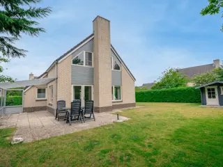 Smaakvol ingerichte villa met eigen wellness en zonnige tuin