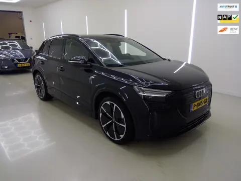 Audi Q4 e-tron 40 S-LINE COMPETITION 77 kWh SOH 95% l MATRIX l CARPLAY l CAMERA l ADAPT.CRUISE l ORG